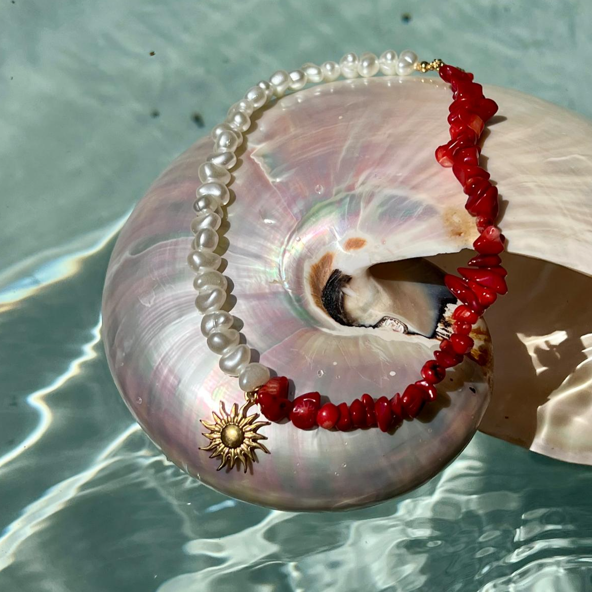 Collier. Gyali
