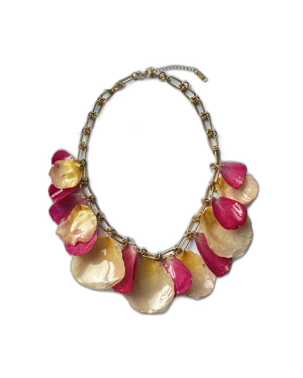 Collier. Petaloso